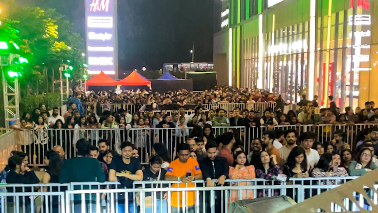 Press-ready image in studio